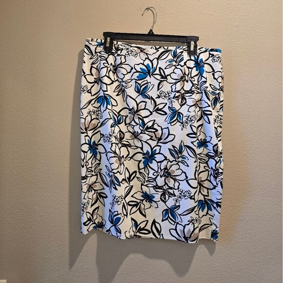 Calvin Klein Elegant Floral Pencil Skirt with Blue Accents Sz 12 - Picture 1 of 3